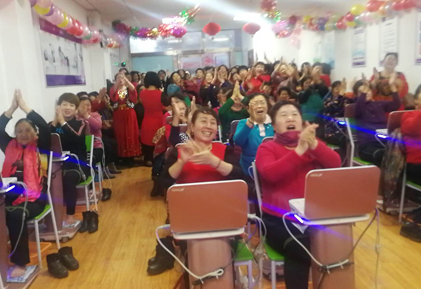 新疆乌苏市怡景广场店开业现场
